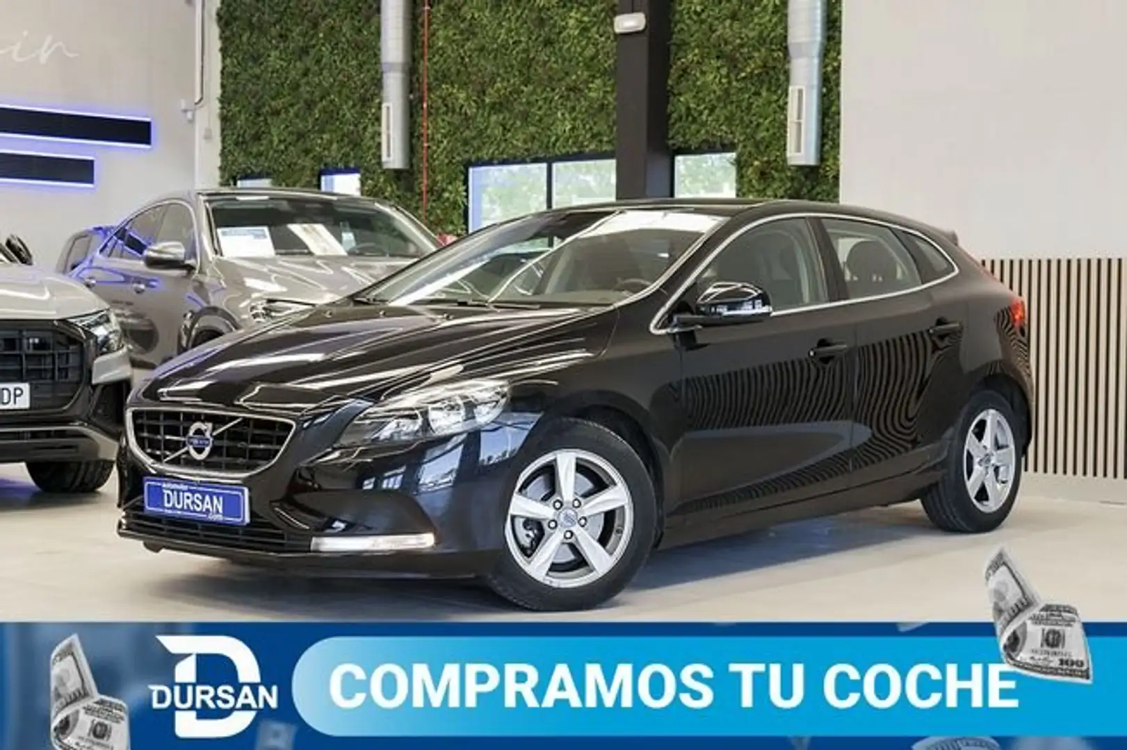 Volvo V40 T4 Momentum Aut. Negro - 1