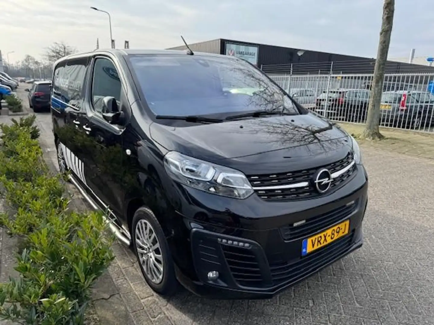 Opel Vivaro 2.0 CDTI L2H1 Innovation | 145pk | Automaat | Clim Zwart - 2