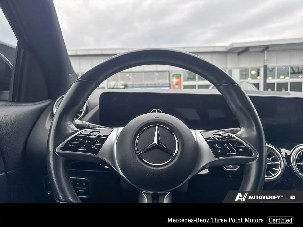 Mercedes-Benz GLA снимка Mercedes-Benz GLA