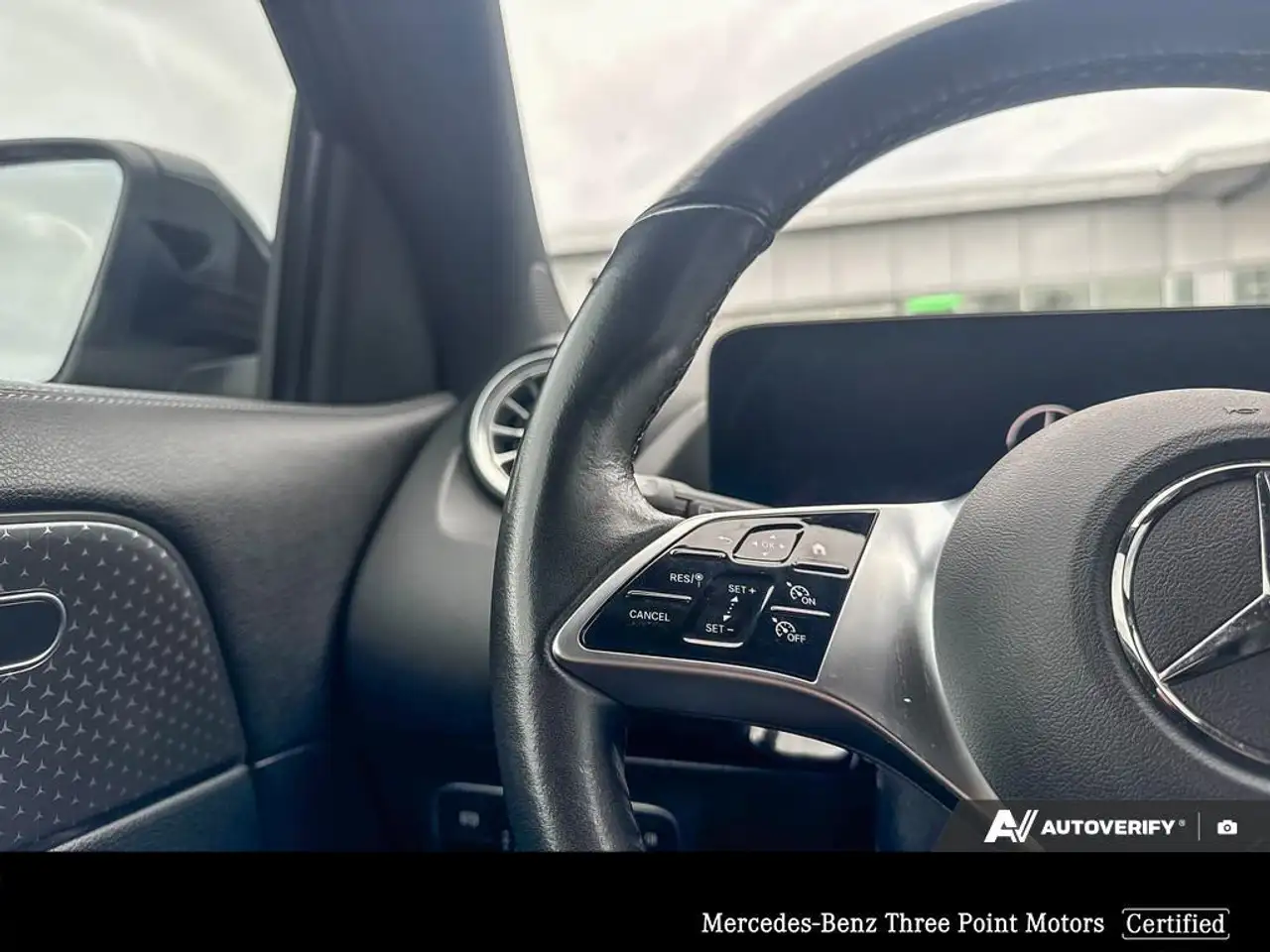 Mercedes-Benz GLA снимка Mercedes-Benz GLA