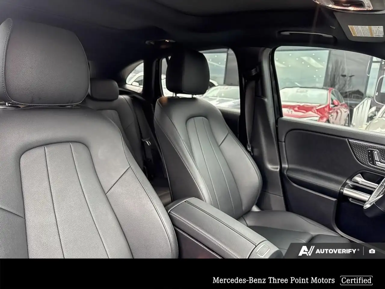 Mercedes-Benz GLA снимка Mercedes-Benz GLA