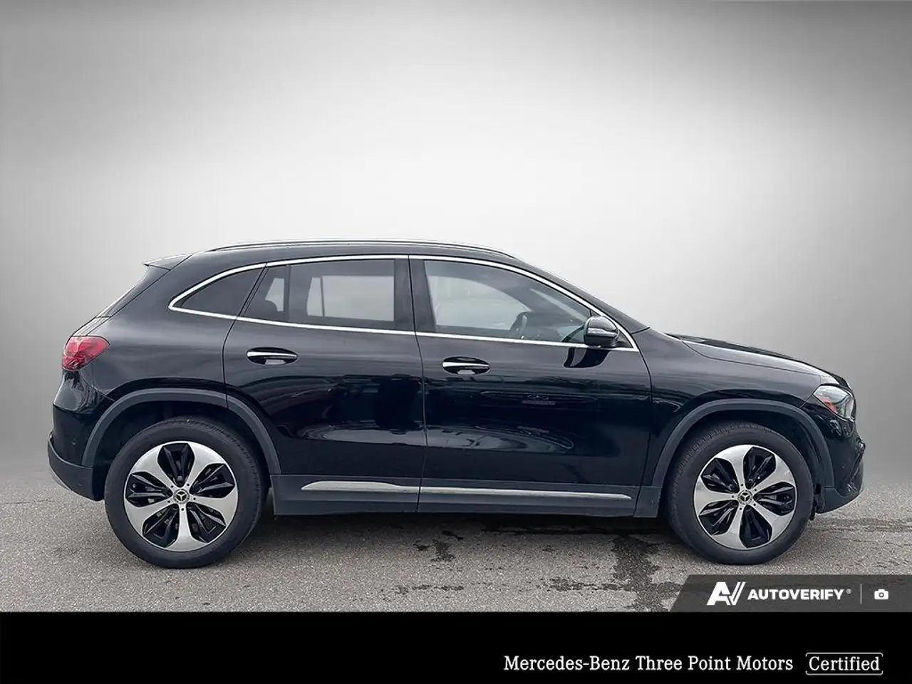 Mercedes-Benz GLA снимка Mercedes-Benz GLA