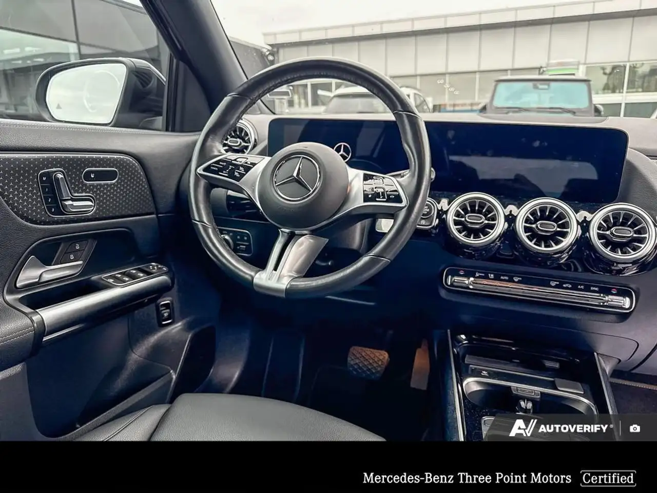 Mercedes-Benz GLA снимка Mercedes-Benz GLA