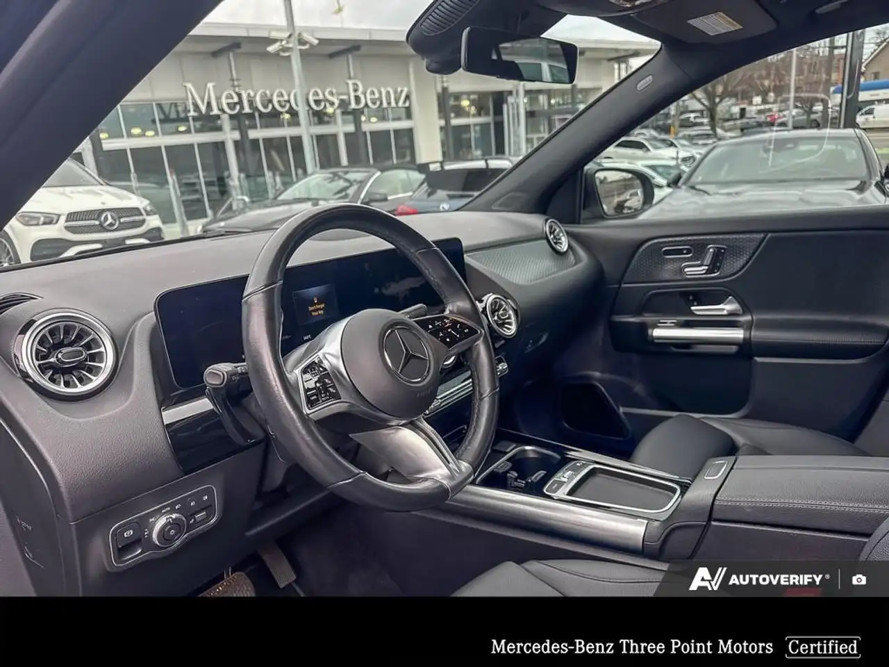 Mercedes-Benz GLA снимка Mercedes-Benz GLA
