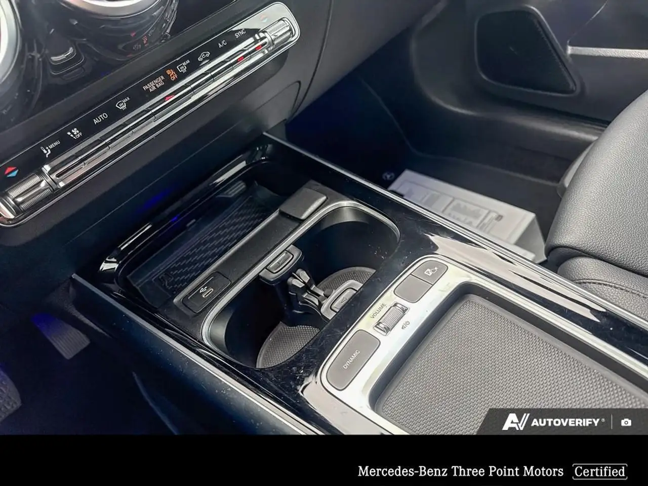 Mercedes-Benz GLA снимка Mercedes-Benz GLA