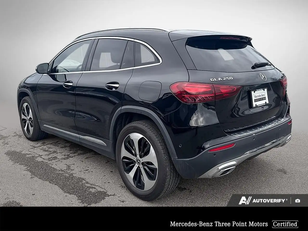 Mercedes-Benz GLA снимка Mercedes-Benz GLA