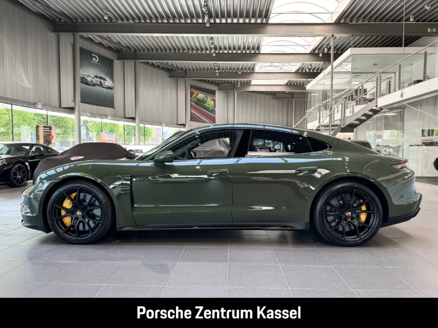Porsche Taycan GTS Vert - 2