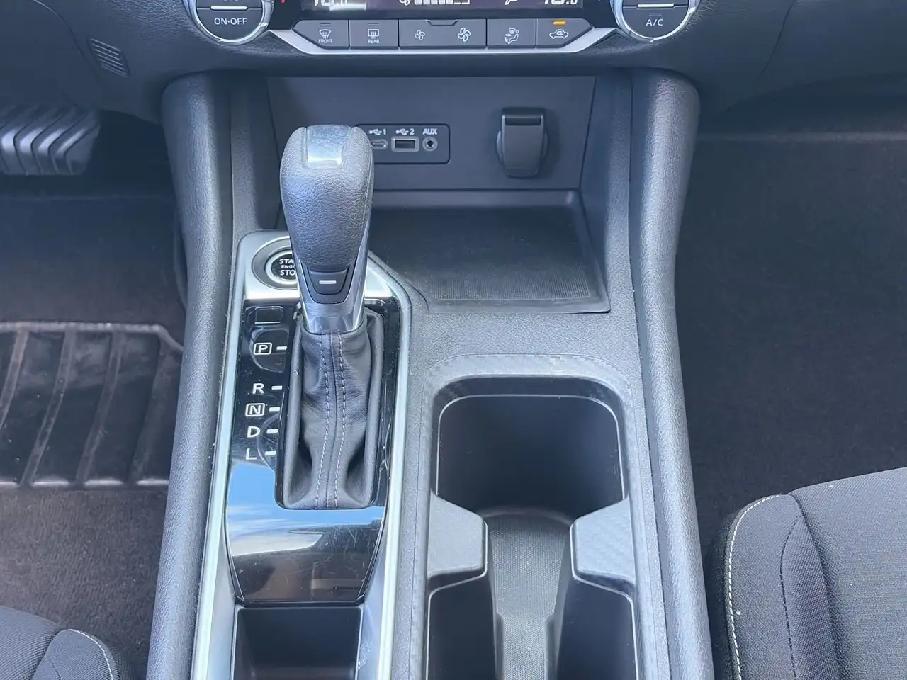 Nissan Sentra снимка Nissan Sentra