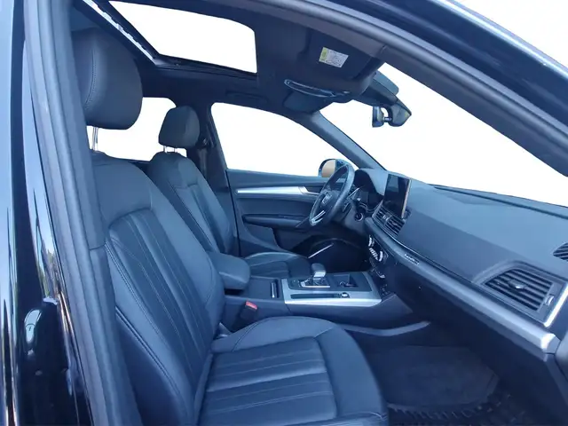 Audi Q5 view 12