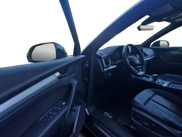 Audi Q5 view 13