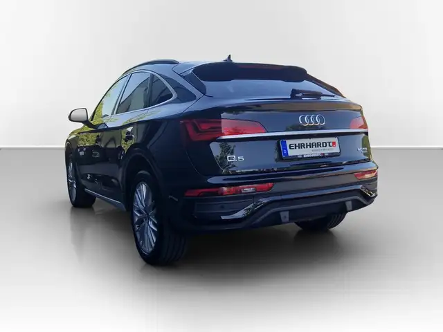 Audi Q5 view 9