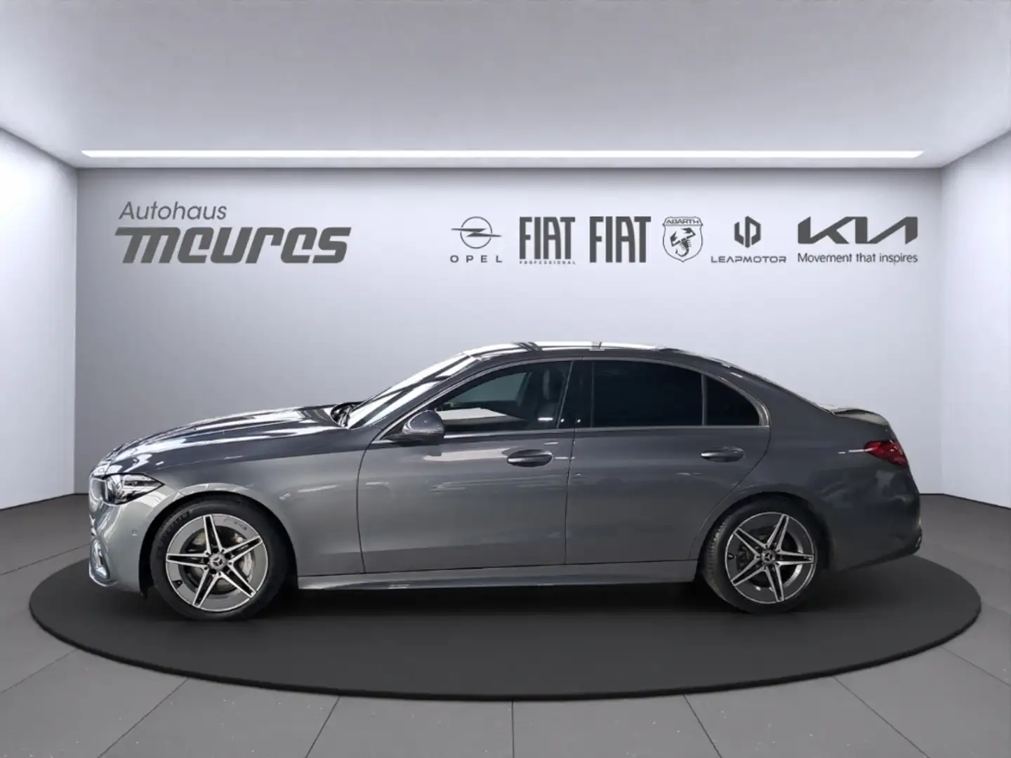 Mercedes-Benz C 180 AMG-Line Sportfahrwerk Navi Keyless Parklenkass. K Grau - 2