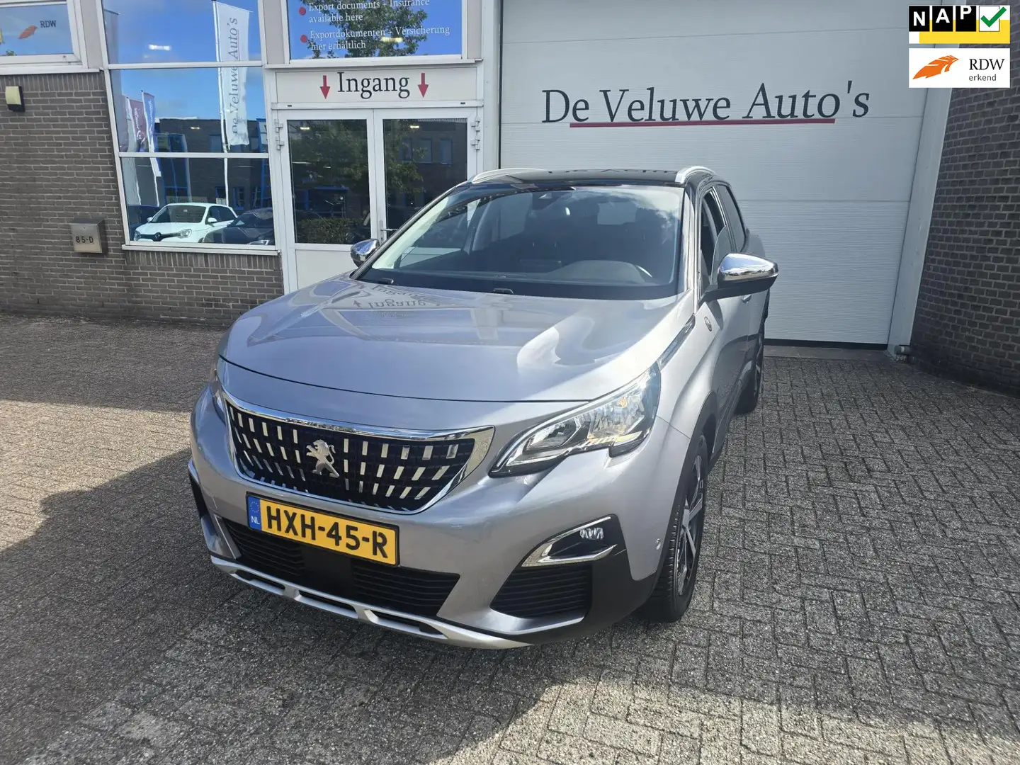 Peugeot 3008 1.2 PureTech Crossway Carplay Alcantara Camera Grijs - 1