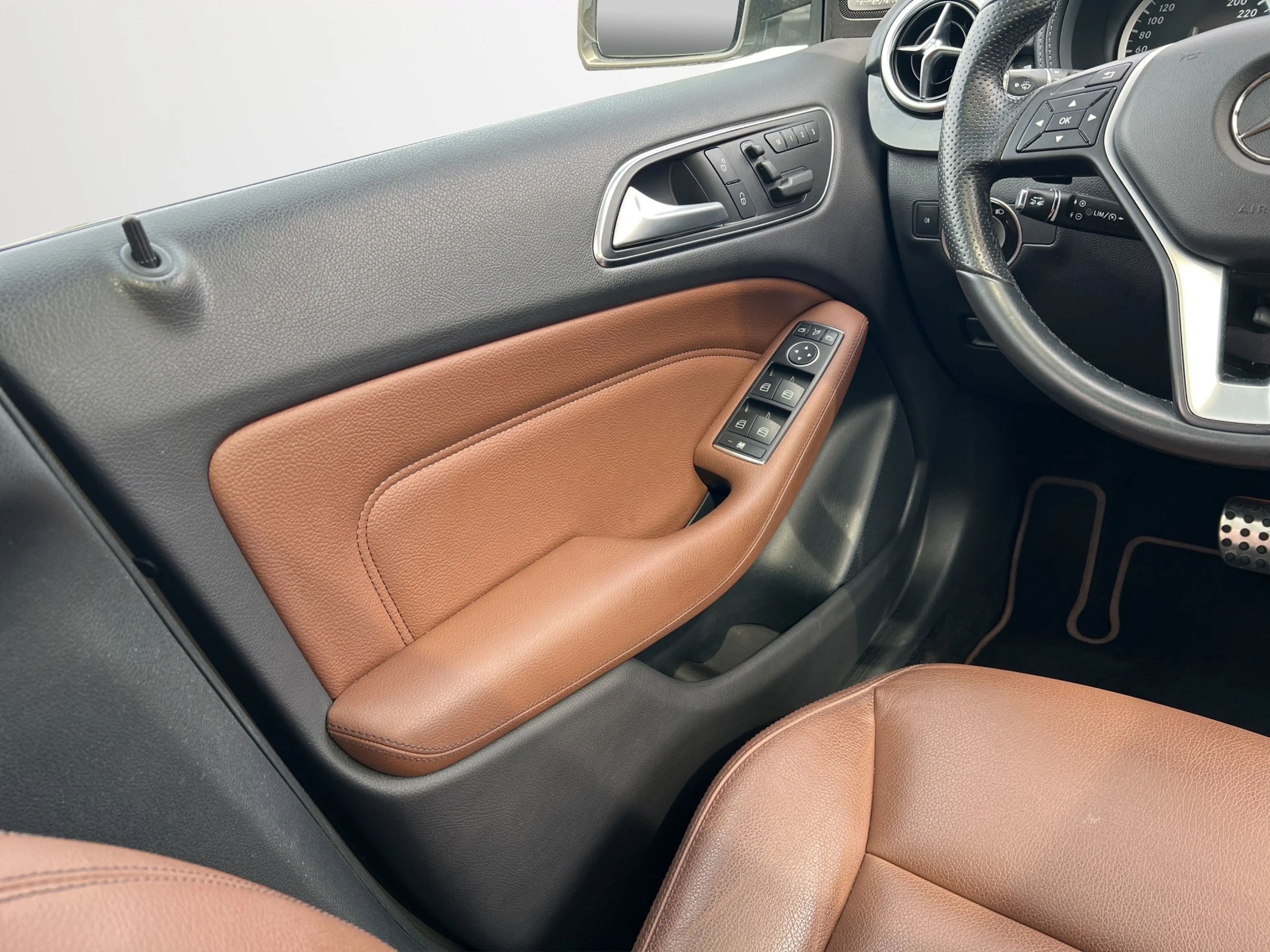 Mercedes-Benz B 220 B 220 4M BlueEfficiency Sports Tourer — photo 15