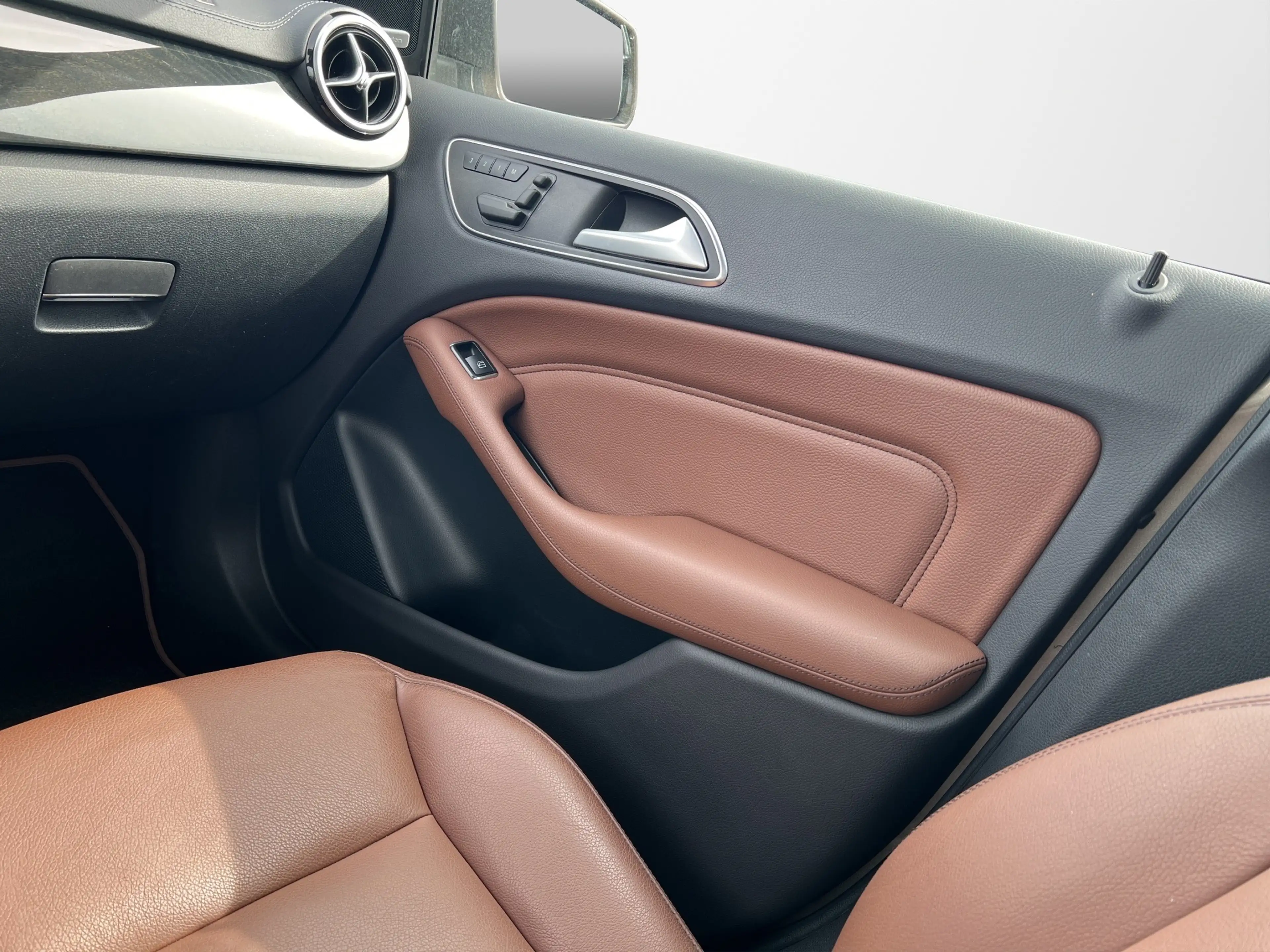 Mercedes-Benz B 220 B 220 4M BlueEfficiency Sports Tourer — photo 14