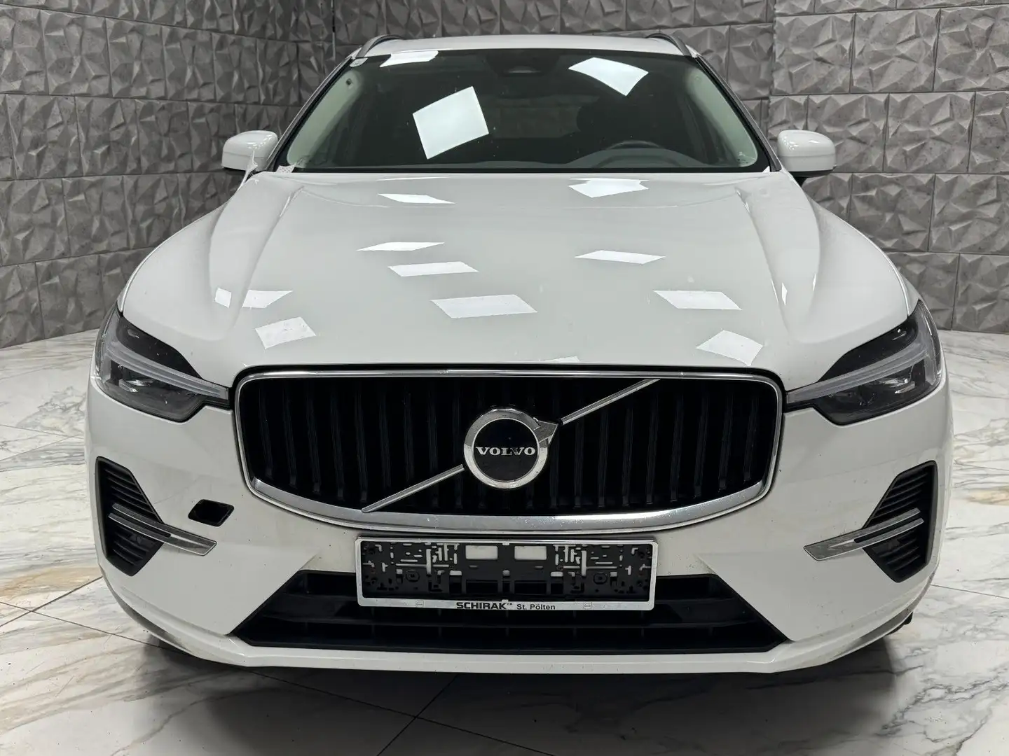 Volvo XC60 Momentum Pro Weiß - 2
