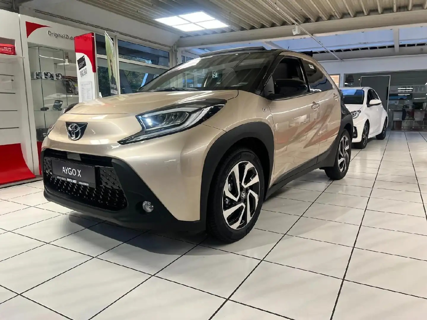 Toyota Aygo X Air Teamplayer 1.99% Zins Beige - 1