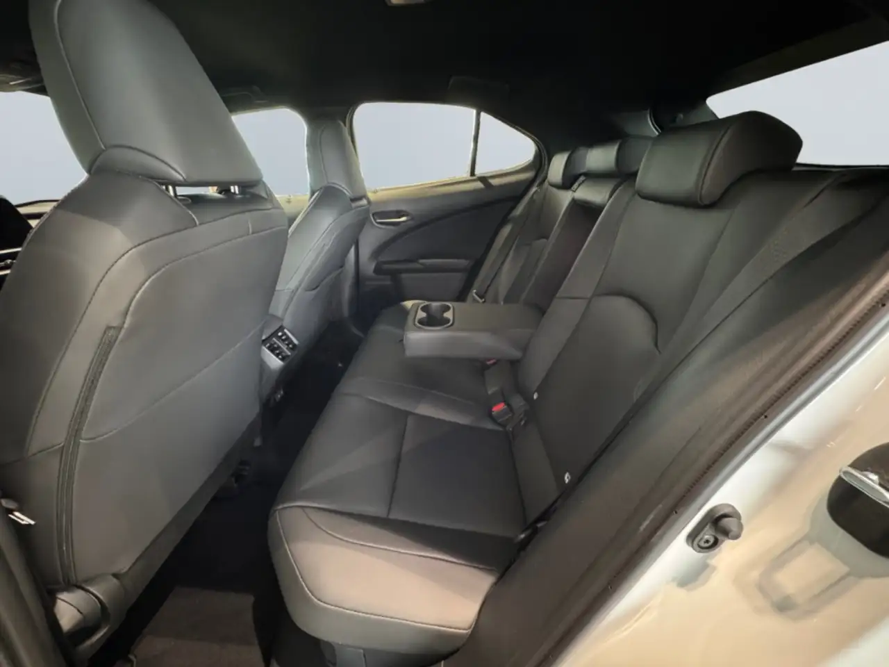 Lexus UX 300h F-SPORT Design 2,0 Automatik /Navi 12,3'' /RF Cam 11