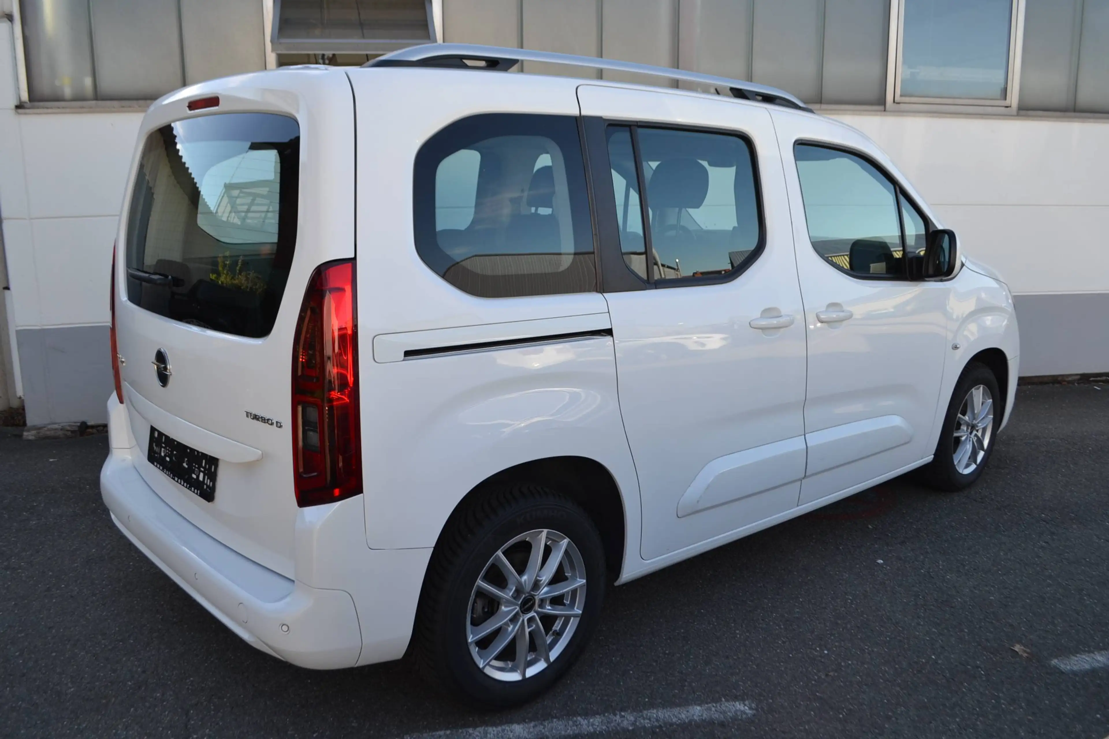 Opel Combo Life Combo Life 1.5 Diesel 75kW S/S Edition L1 — photo 3