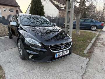 V40 D4 Momentum R-Design Geartronic Momentum R-Des