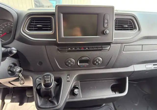 Renault Master view 13