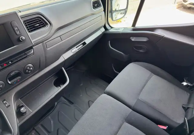 Renault Master view 15