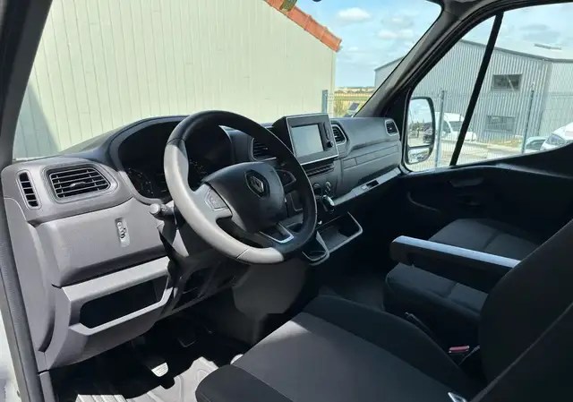 Renault Master view 9