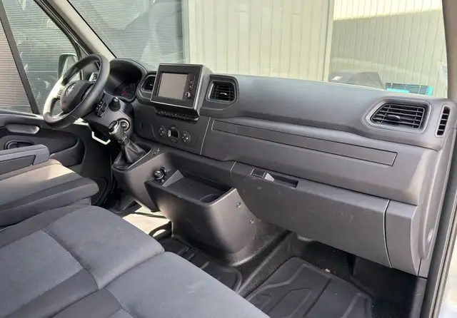 Renault Master view 11