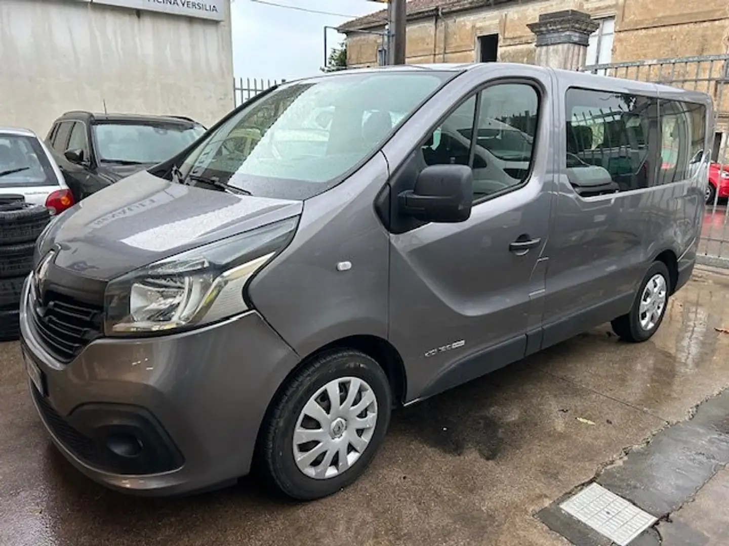 Renault Trafic 9 POSTI 1,6 120 CV NAVY PDC SOLO 10900 EURO Grigio - 1