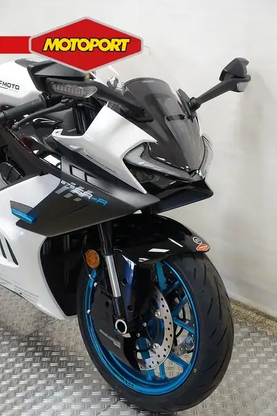 CFMOTO 675SR-R - foto 2