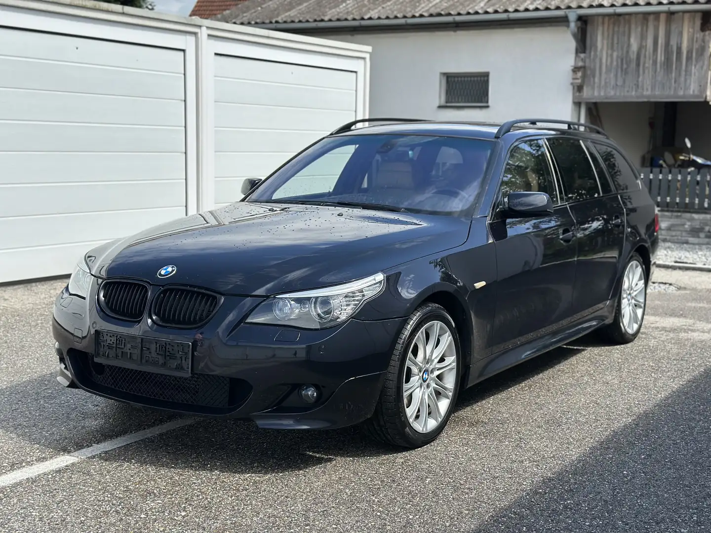 BMW 530 530xd Touring Aut. E61 M-Paket Facelift Zwart - 1