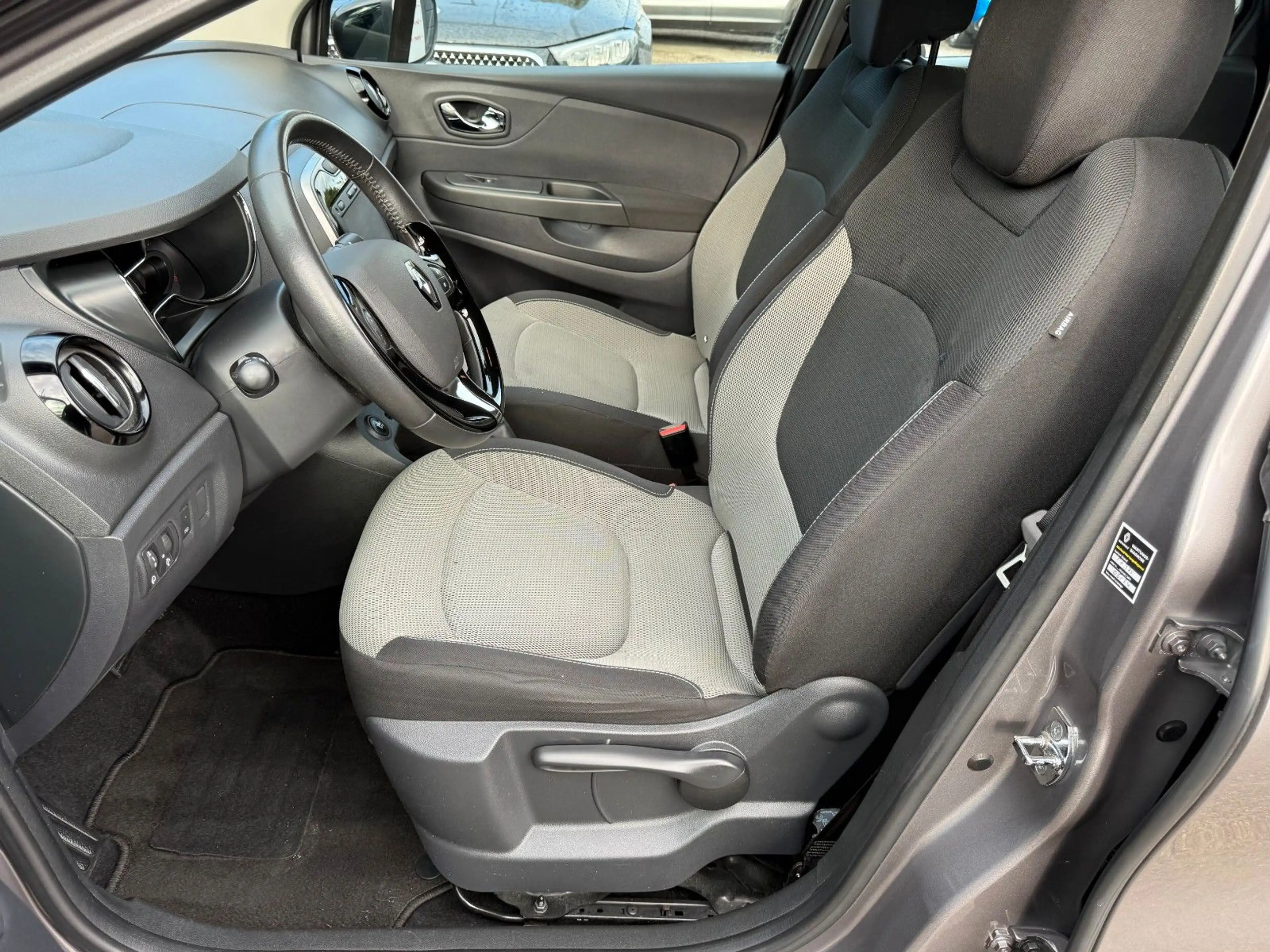Renault Captur Experience/Automatik/Navi/Temp./PDC — photo 28