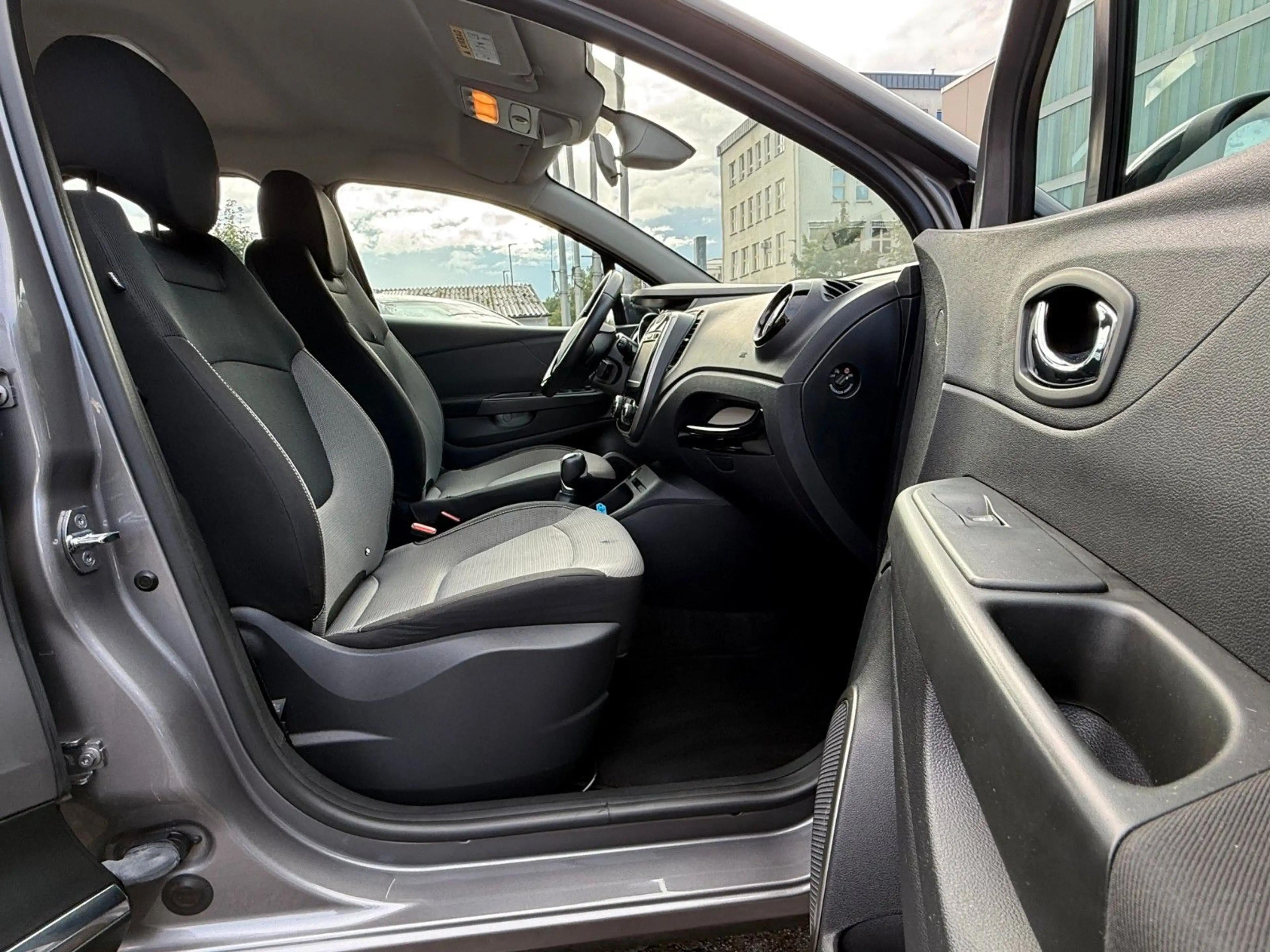 Renault Captur Experience/Automatik/Navi/Temp./PDC — photo 22