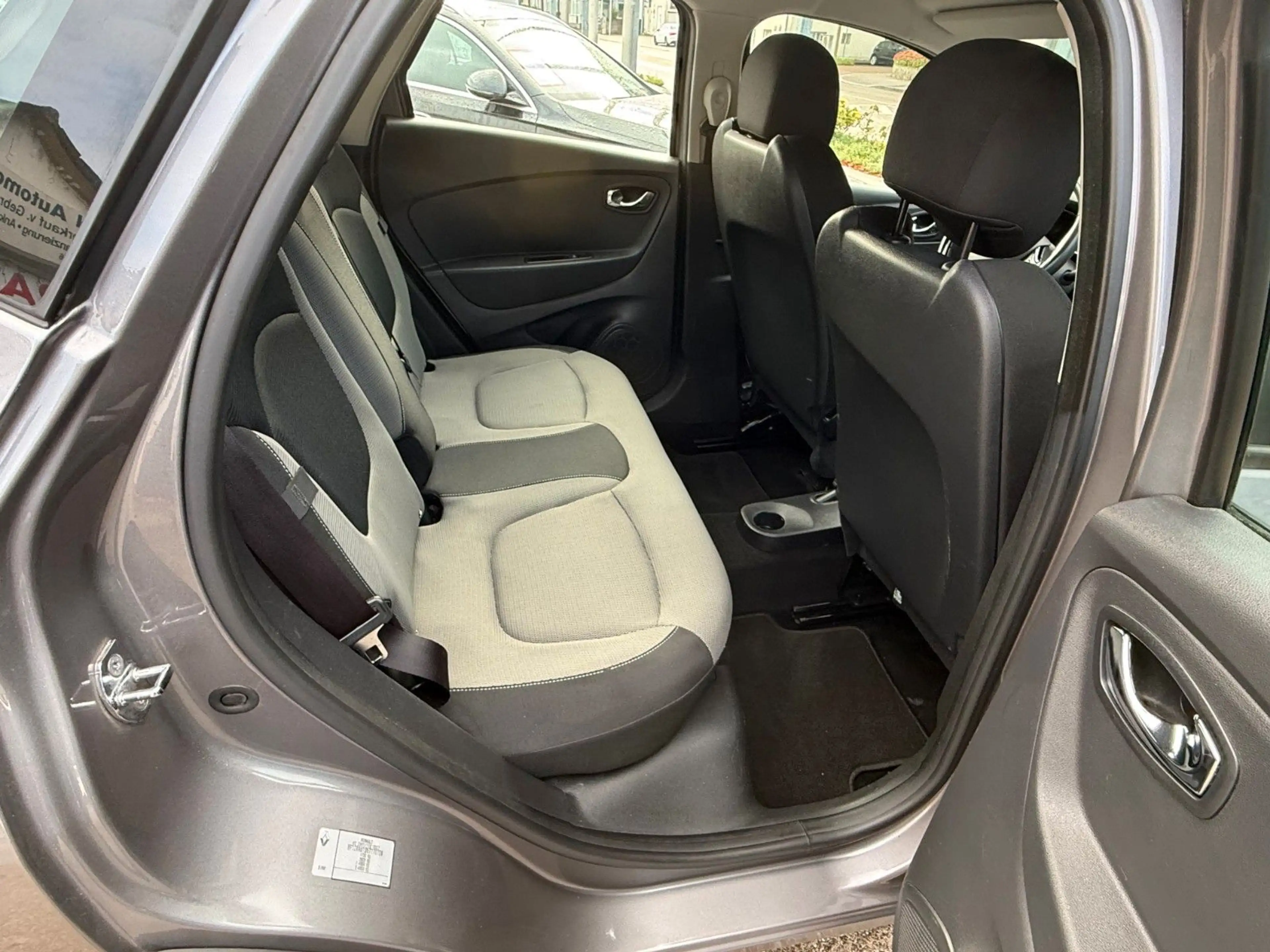 Renault Captur Experience/Automatik/Navi/Temp./PDC — photo 21