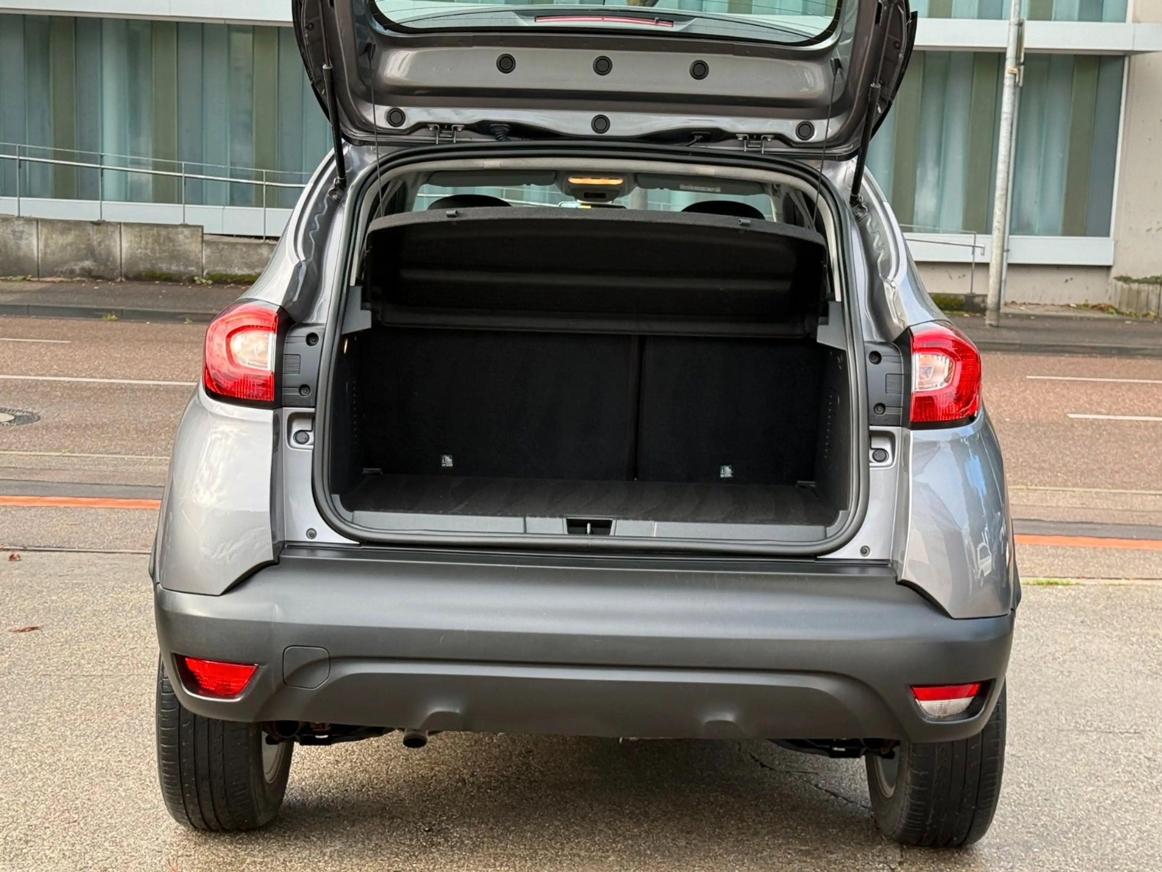 Renault Captur Experience/Automatik/Navi/Temp./PDC — photo 19