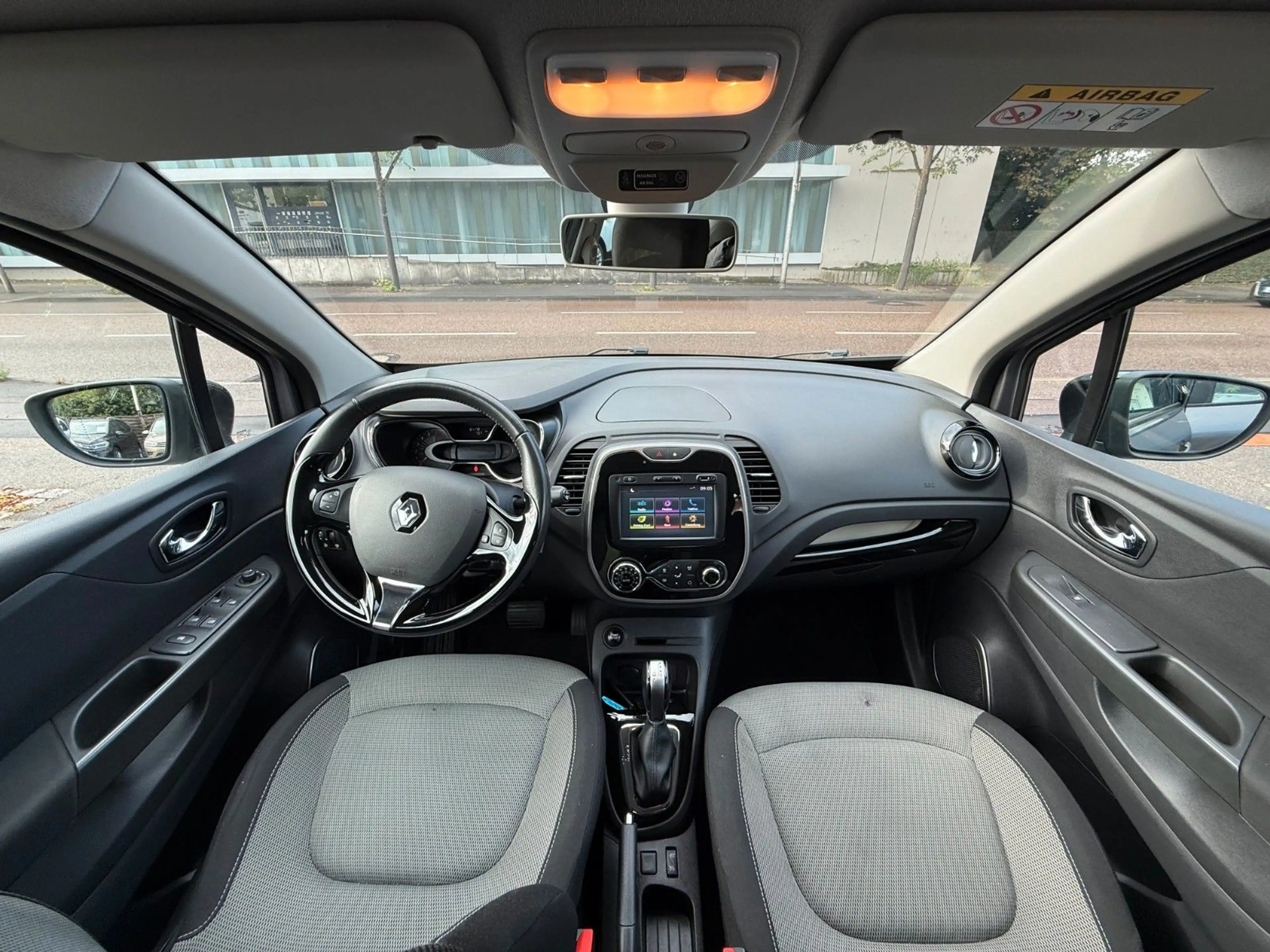 Renault Captur Experience/Automatik/Navi/Temp./PDC — photo 25