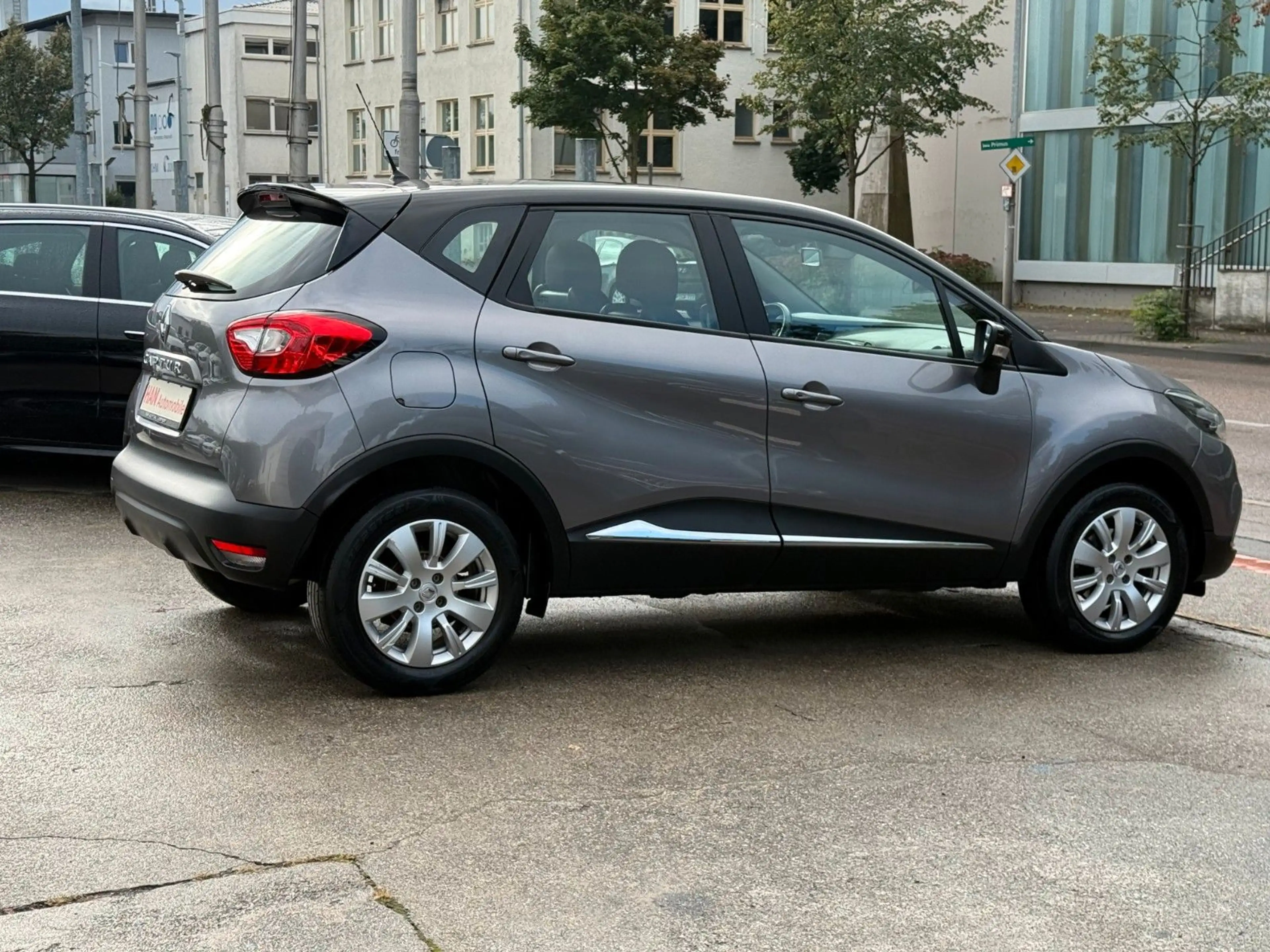 Renault Captur Experience/Automatik/Navi/Temp./PDC — photo 11