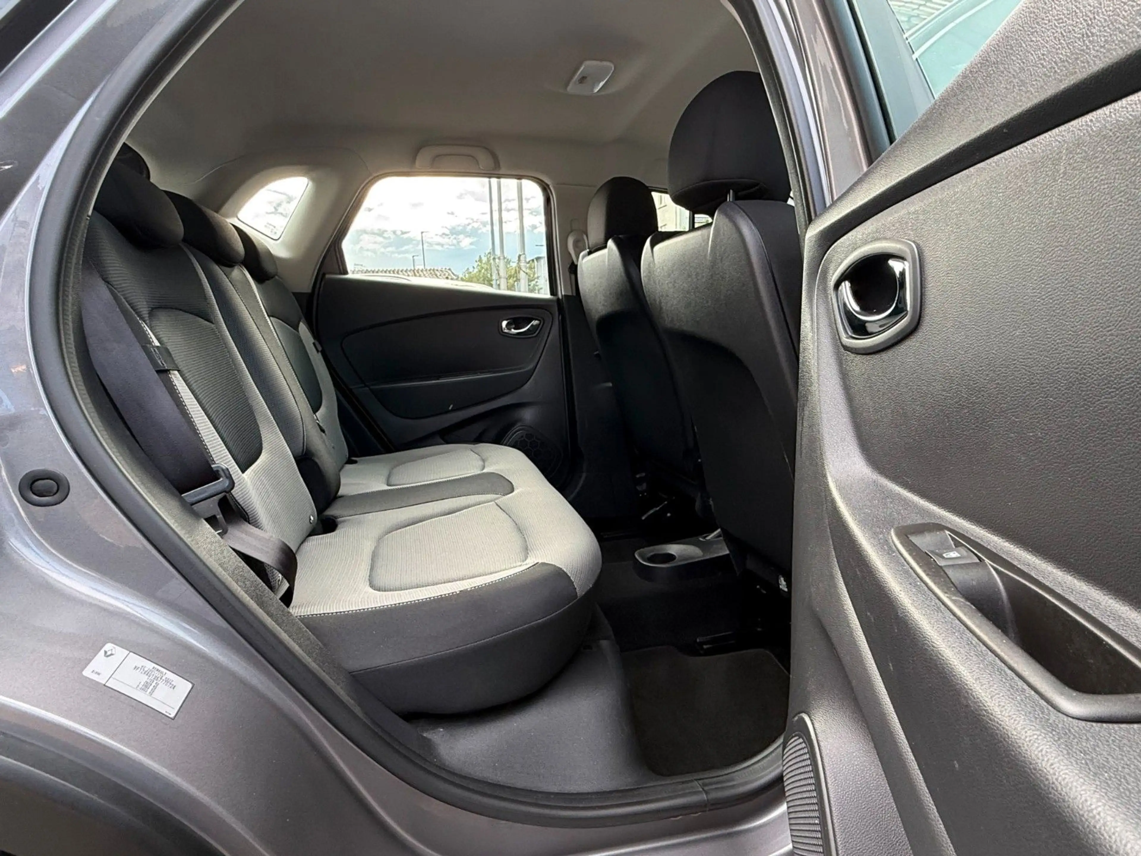 Renault Captur Experience/Automatik/Navi/Temp./PDC — photo 20