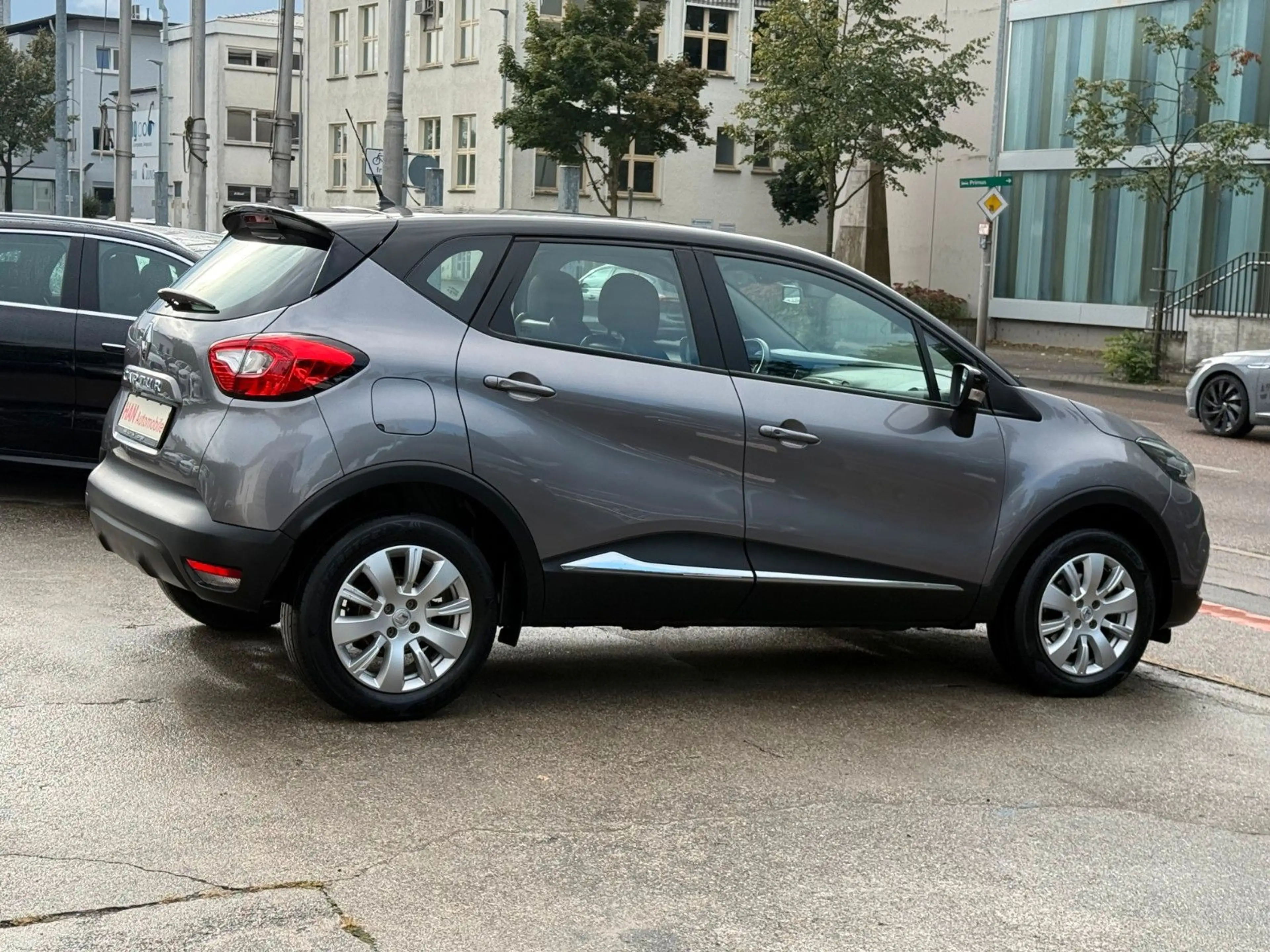 Renault Captur Experience/Automatik/Navi/Temp./PDC — photo 9