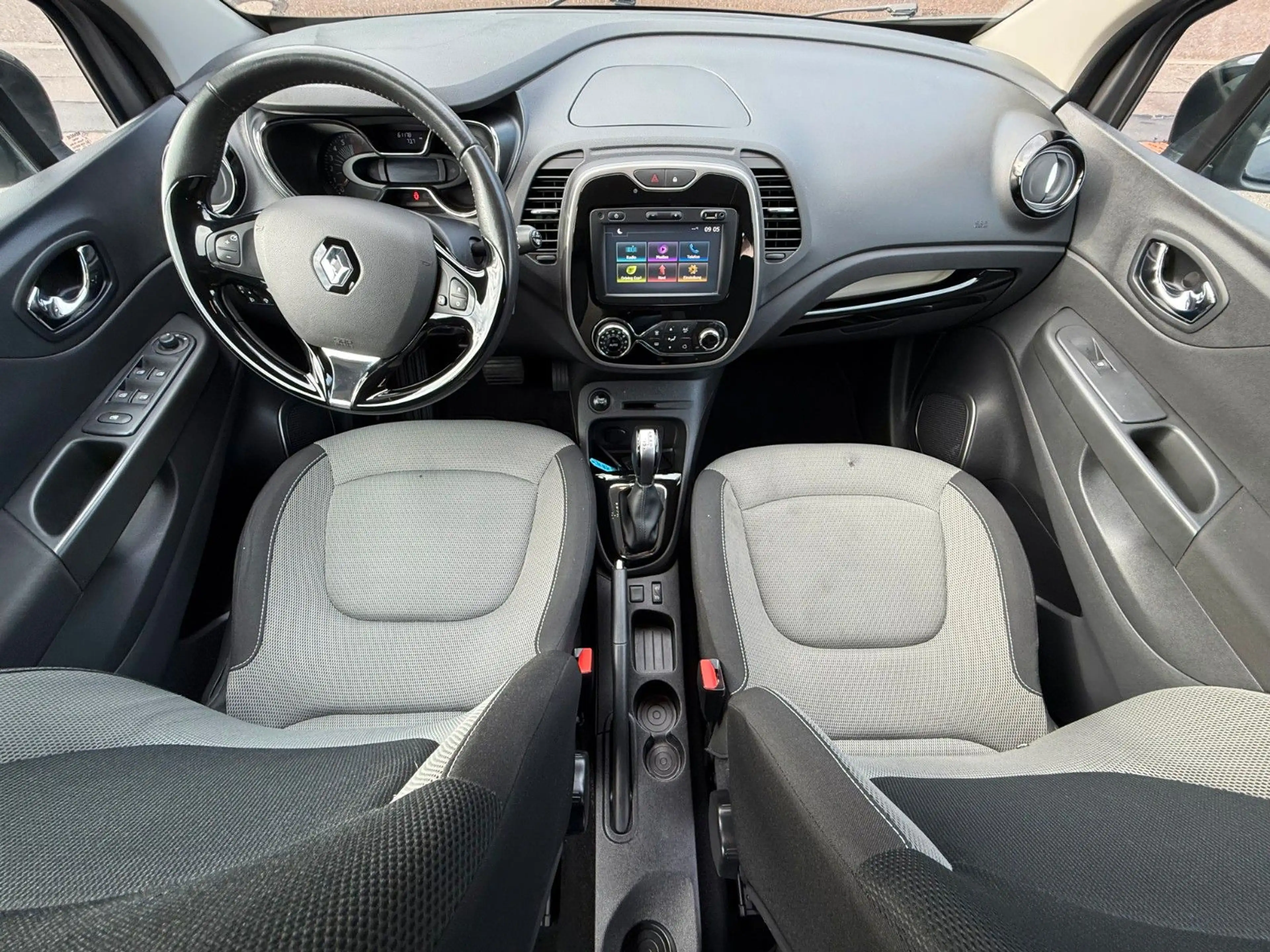 Renault Captur Experience/Automatik/Navi/Temp./PDC — photo 24