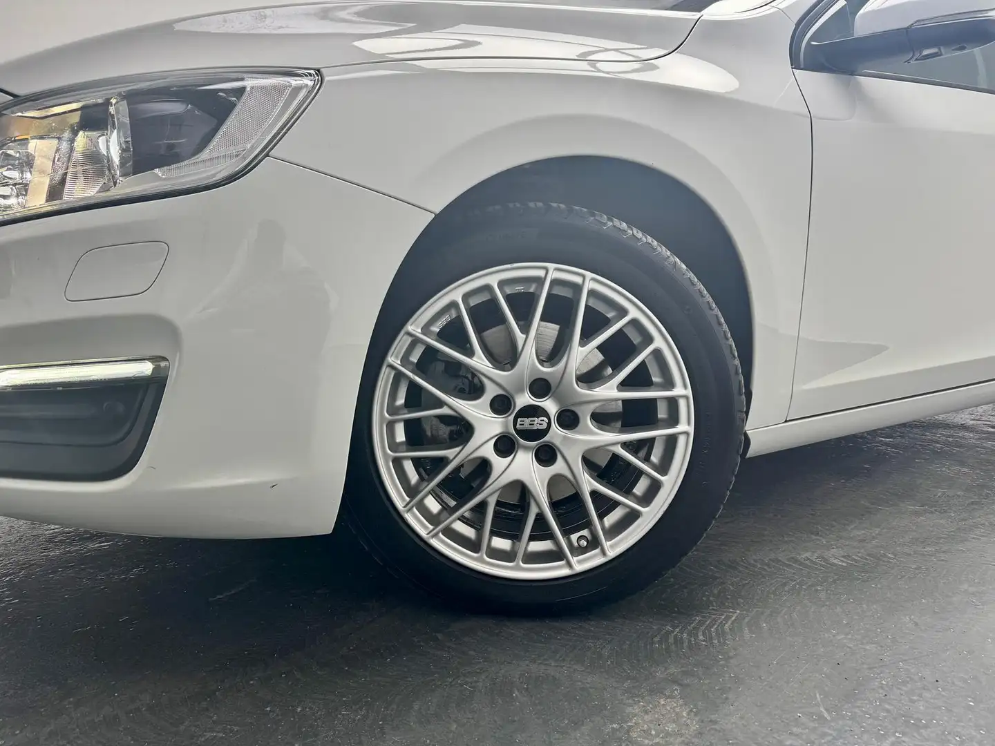 Volvo V60 Linje Business 2.0 Diesel+KAMERA+NAVI+AHK+ Bílá - 2