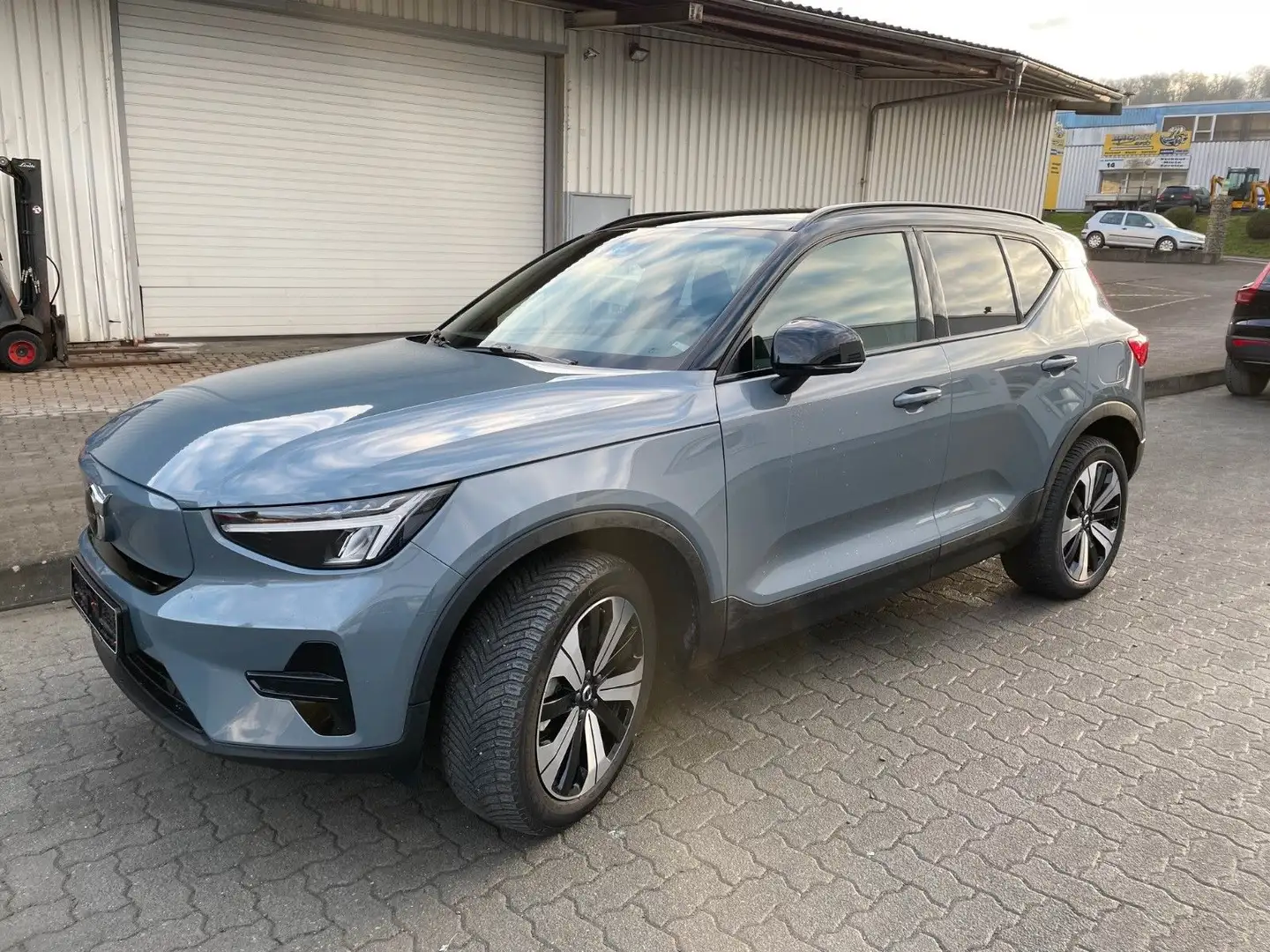Volvo XC40 Recharge TWIN AWD Plus Aut/AHK/Connect/BLIS Grau - 1