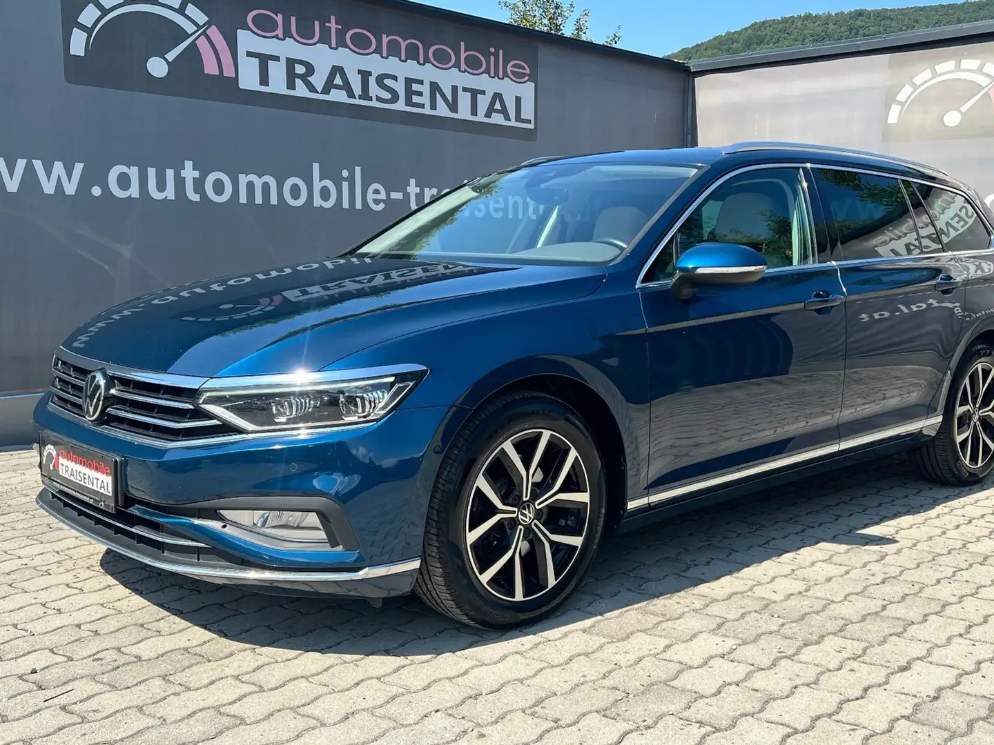 Volkswagen Passat Variant Passat 2.0 TDI BMT/Start-Stopp mit Glasschiebedac Blau - 1