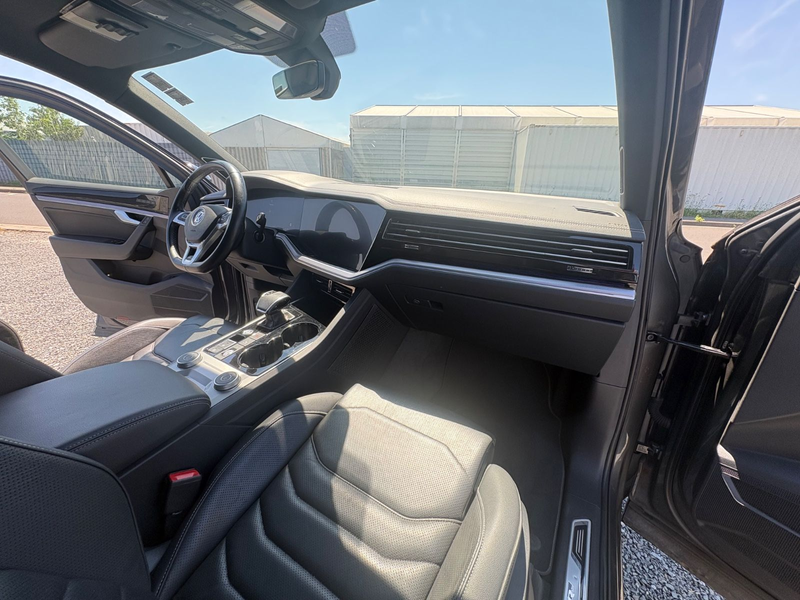 Volkswagen Touareg R-Line Dynaudio Suzuka AHK dig. Cockpit — photo 13