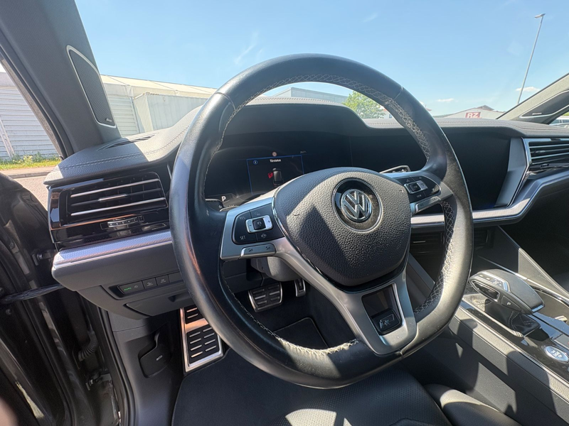 Volkswagen Touareg R-Line Dynaudio Suzuka AHK dig. Cockpit — photo 14