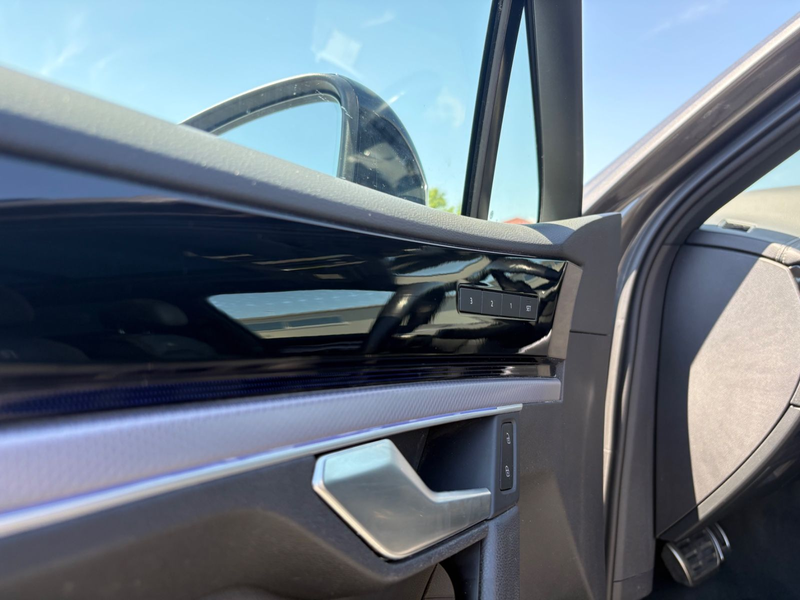 Volkswagen Touareg R-Line Dynaudio Suzuka AHK dig. Cockpit — photo 30