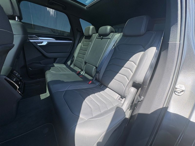 Volkswagen Touareg R-Line Dynaudio Suzuka AHK dig. Cockpit — photo 11