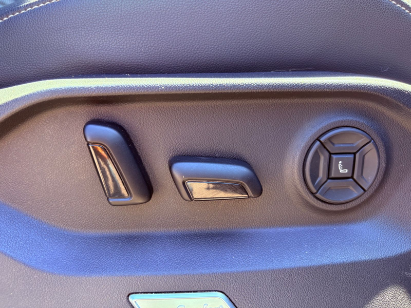 Volkswagen Touareg R-Line Dynaudio Suzuka AHK dig. Cockpit — photo 26