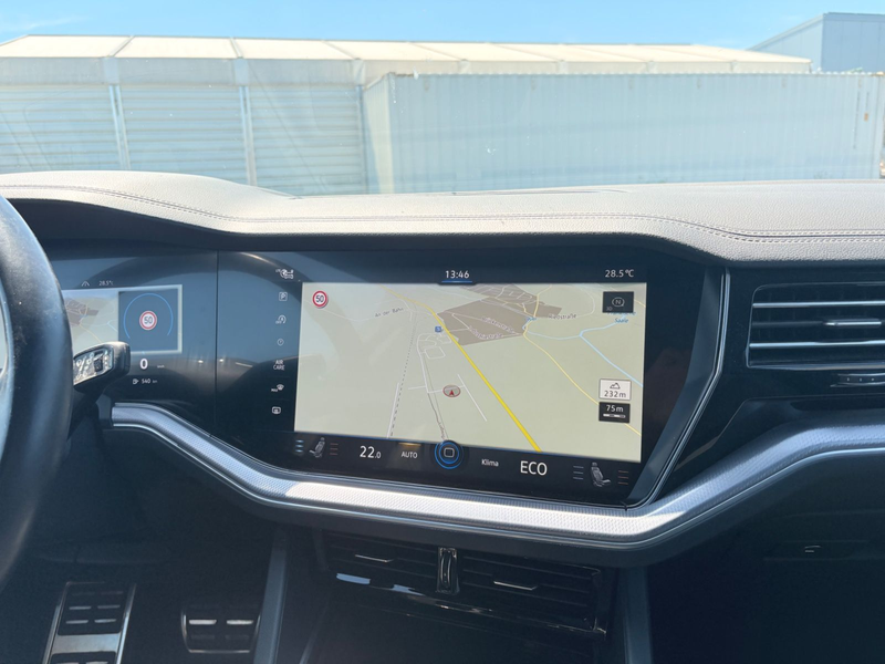 Volkswagen Touareg R-Line Dynaudio Suzuka AHK dig. Cockpit — photo 17