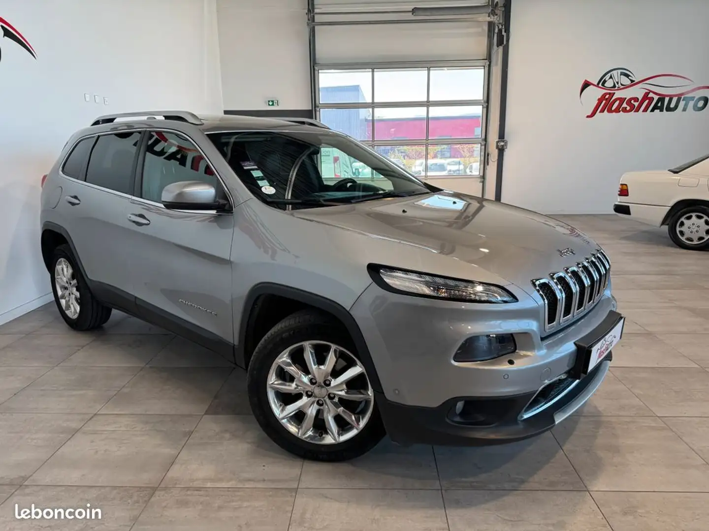 Jeep Cherokee IV 2.0 CRD 4WD 170cv LIMITED-BVA-2015 Gris - 2